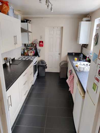 Photo of a double-bed room in a 4-bedroom house in Southampton.