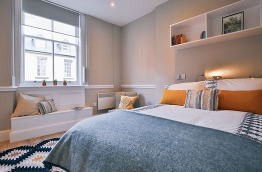 Classic Studio - Separate Living Space