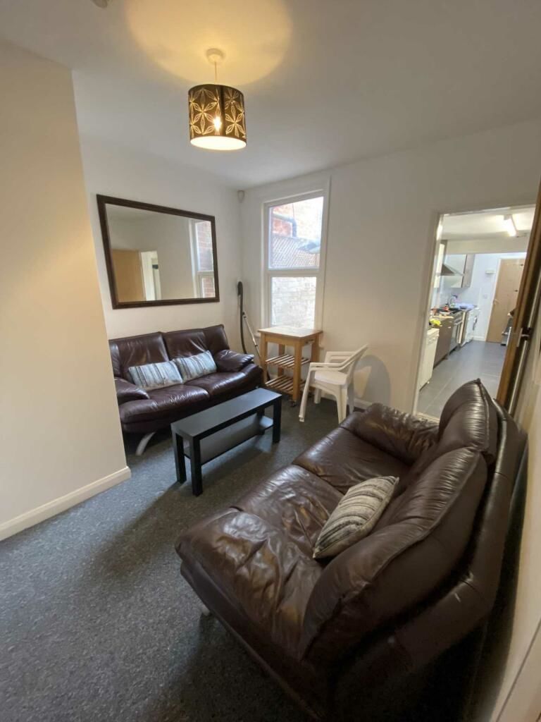 Double bed ensuite room in 6bedroom house in Reading Rooms for Rent