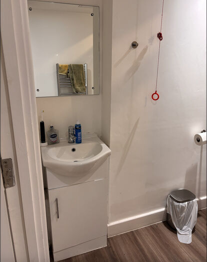 Photo of a studio in city centre, available from 05/07/25 - 03/09/25.