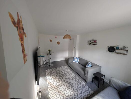 Photo of a 6 BED STUDENT HOUSE WITH PARKING IDEAL FOR NTU & UON.