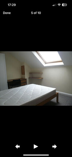 Photo of a double bed room in 6-bedroom house in Bristol.