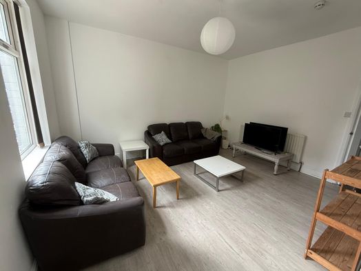 Photo of a 2 Bed rooms in 6 bed shared house in central Hyde Park ( Leeds ).