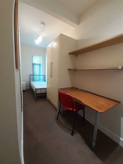Photo of a double-bed room in a 5-bedroom house in Ormskirk.