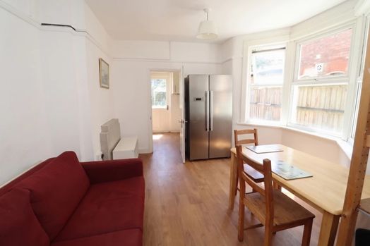 Photo of a double room - Single use in Turnpike Lane.