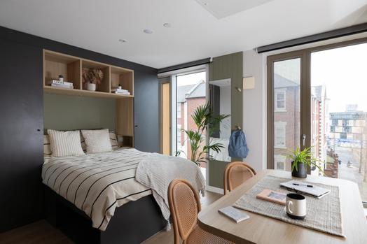 Deluxe Studio, Upper Floors