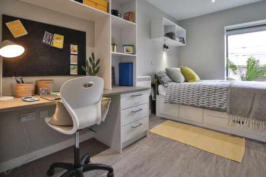 Classic 6-Bed Shared House - Balcony