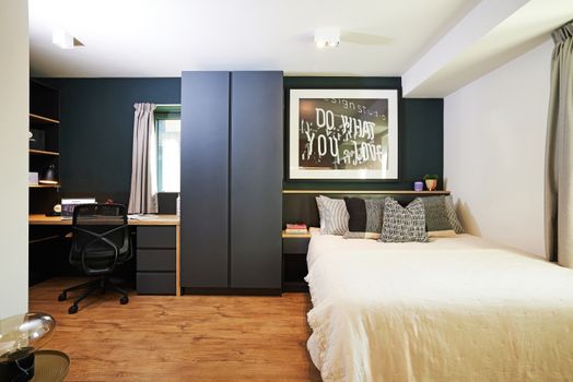Deluxe Studio