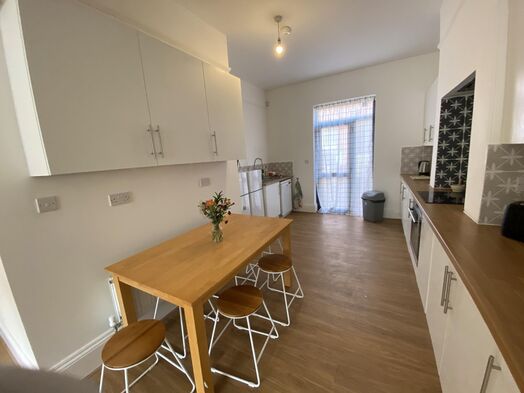 Photo of a bright, homely, and perfectly located 6-bedroom property.