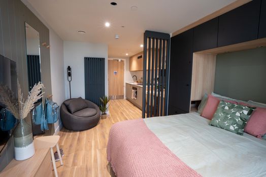 Premium Studio, Upper Tower