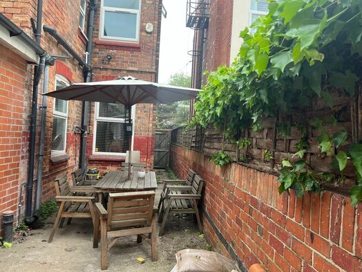 Photo of a hurry! Just two rooms left in this lovely spacious student house in leafy Lenton Boulevard.