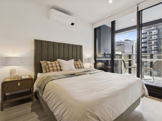 1 Bedroom, 1 Bathroom with Study Desk