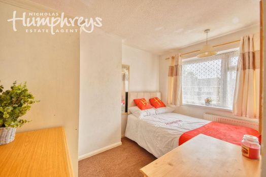 Photo of a 17 Mead Way.