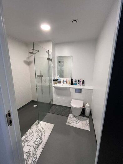 Photo of a sTUDIO AVAILABLE @ GUILDFORD PLAZA, COUPLES OK!.