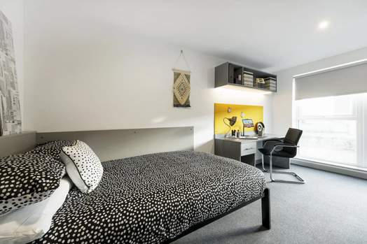 Gold En Suite
