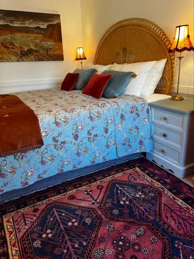 Photo of a decorated by artists 3-bedroom apartment in beautiful Edinburgh city centre..
