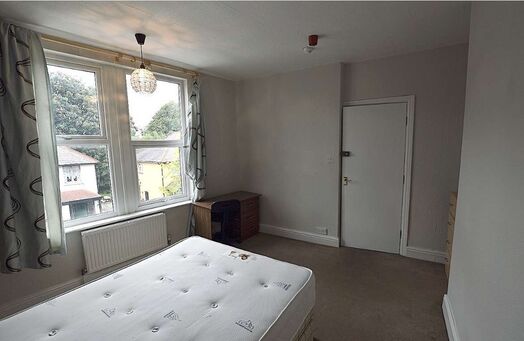 Photo of a room in a 8-bedroom house in Leeds.