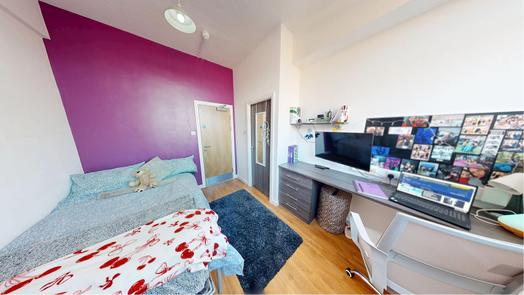 Bronze En Suite