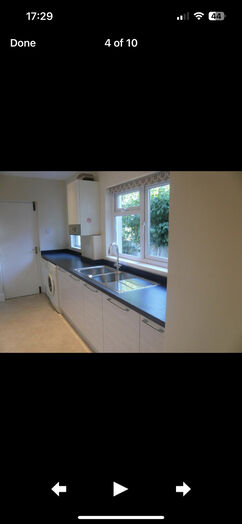 Photo of a double bed room in 6-bedroom house in Bristol.