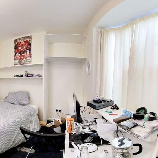 Photo of a looking for 4th female in friendly quiet house .