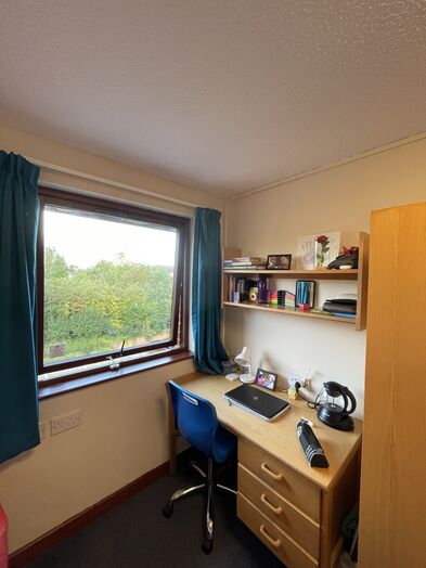 Photo of a room in 7-bedroom house in Beeston.