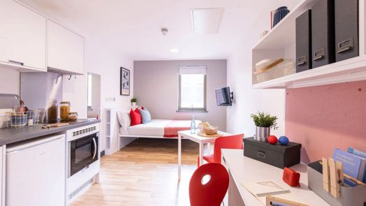 Deluxe Studio