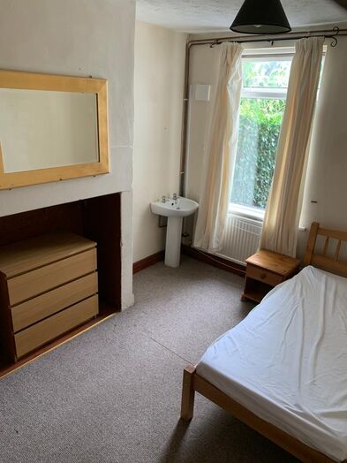 Photo of a double-bed room in a 4-bedroom house in Ormskirk.