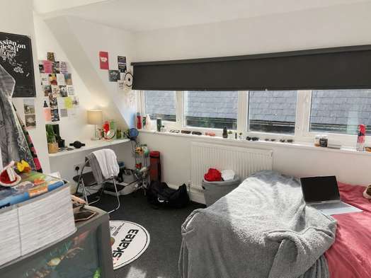 Photo of a double-bed room in a 7-bedroom house in Leeds.