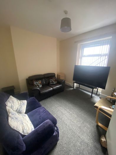 86 Marlborough Road - Will take 4,5 or 6