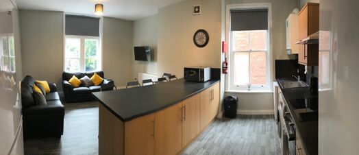 Private Room in a 4-Bed Flat