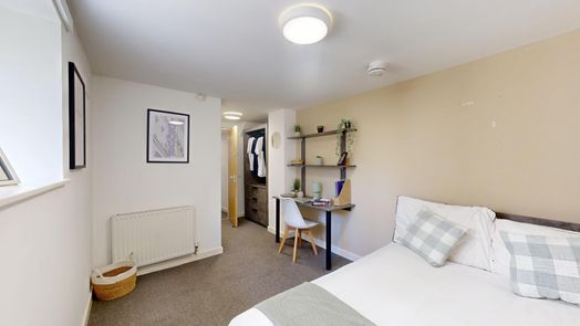 Photo of a modern 4 Bedroom Student Home In Headingley.