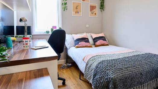 Six Bedroom Flat