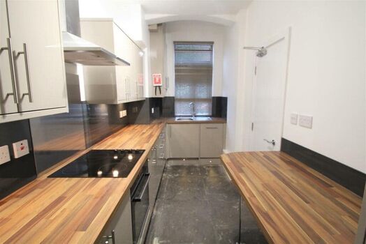 Photo of a room in a 4-bedroom house in Leeds.