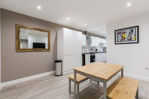 Photo of a flat 1 156, Woodsley Rd.