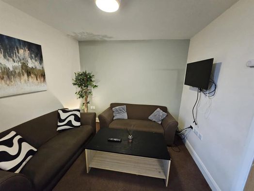 Photo of a flat 2, 5 Queen Street, Lancaster, LA1 1RS.