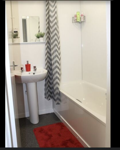 Photo of a double-bed room in a 3-bedroom flat in Dundee.