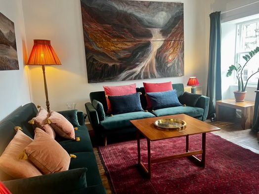 Photo of a decorated by artists 3-bedroom apartment in beautiful Edinburgh city centre..