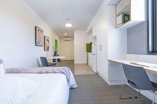 Premier Large Studio (Mid Floor)