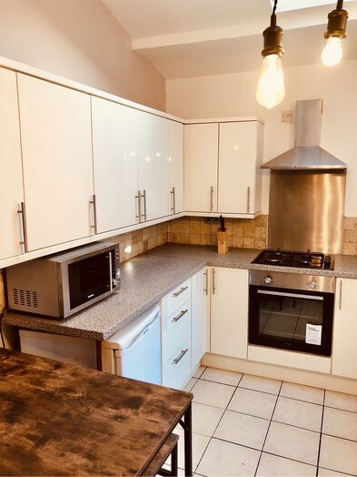 Photo of a 6 BED HOUSE CENTRAL FALLOWFIELD.