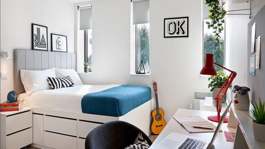 Bannister Studio with AC