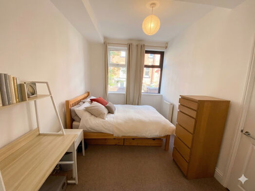 Photo of a bright, homely, and perfectly located 6-bedroom property.