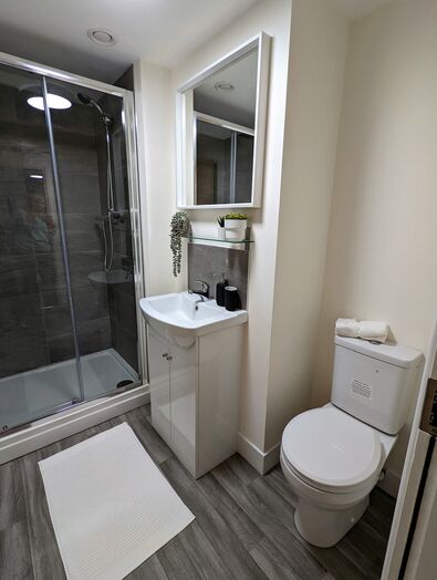 Photo of a anglo Works - flat share .