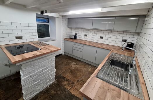 Photo of a 1 ROOMS AVAILABLE - Adelaide Terrace 5 bedroom House.
