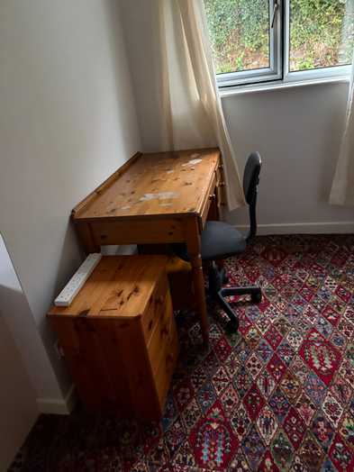 Photo of a double-bed ensuite room in a 3-bedroom house in Penryn.