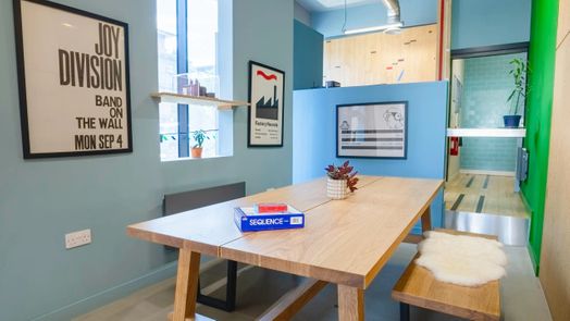 Photo of a element Manchester.