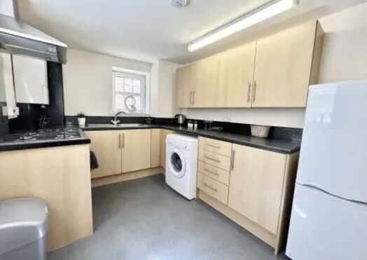 Photo of a 2-bedroom flat in Royal Leamington Spa.