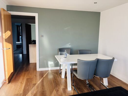 Photo of a double bedroom with private bathroom rent at Finnieston .