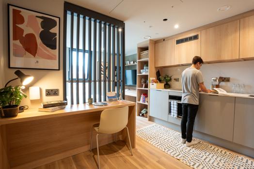 Premium Studio, Upper Tower