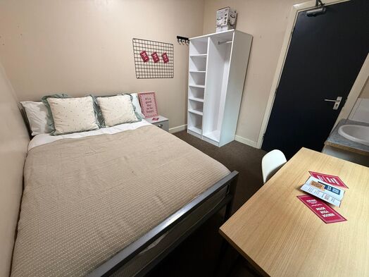 Photo of a 8 Bedroom House, 73 Dallas Street, Preston.