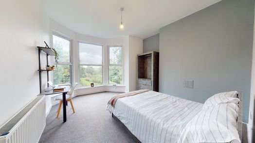 Photo of a 1-bedroom flat in Leeds.